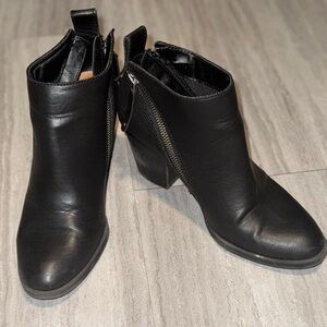 DV Dolce Vita Women Booties Double Zipper Black Vegan Embossed Sz 8